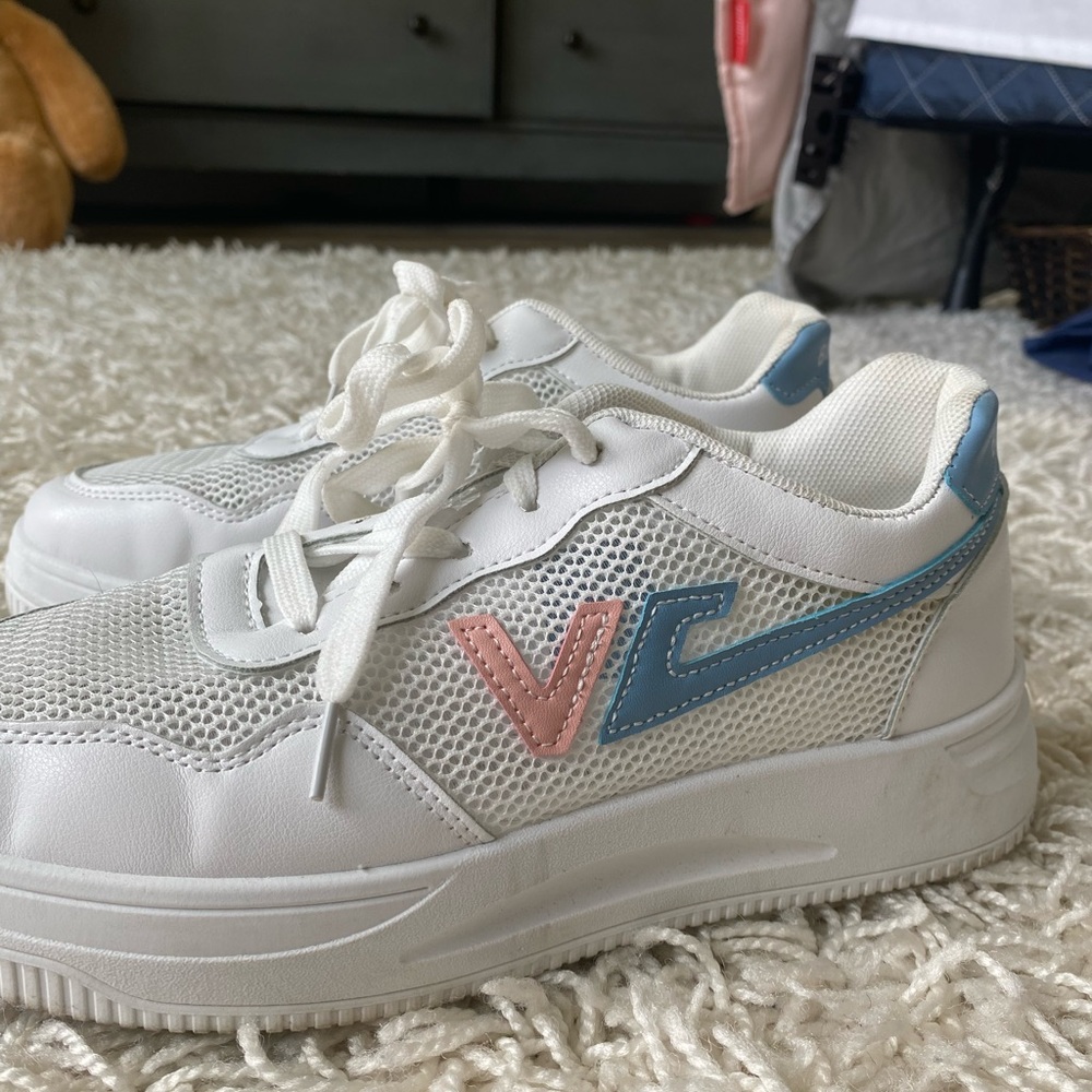 mesh lace tennis shoes!